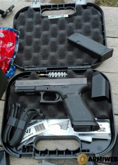 Glock 17 G4 più accessori